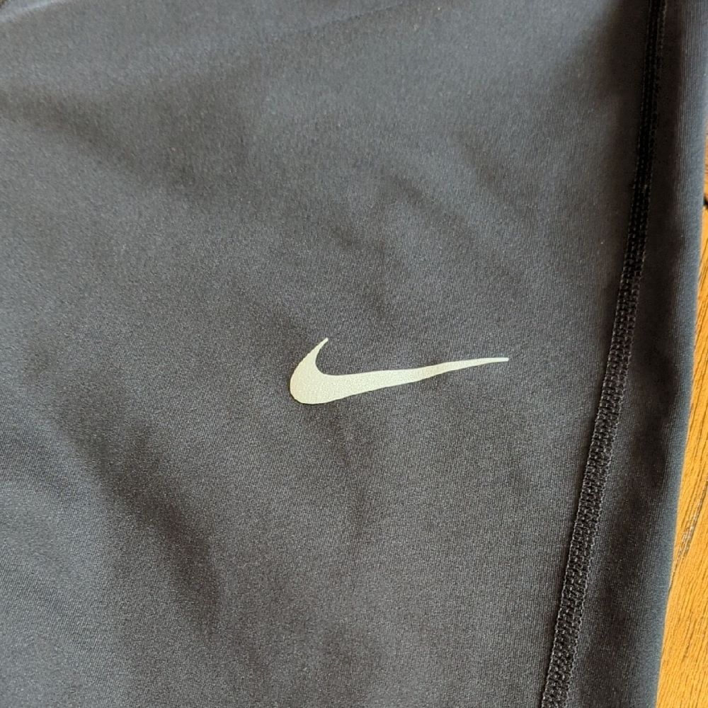 Nike Dri-Fit Women's Black Cropped Leggings - Picture 7 of 9